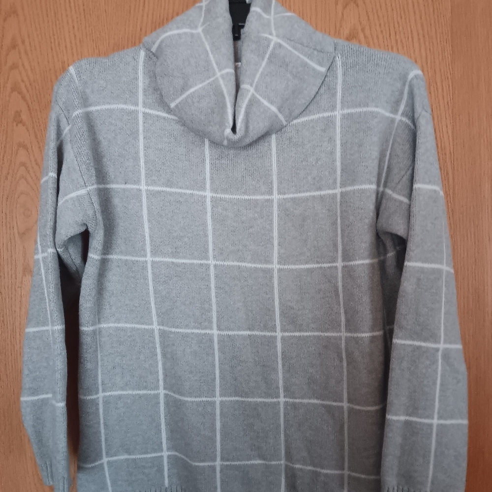 Women's size medium,  Kirundo turtle neck sweater